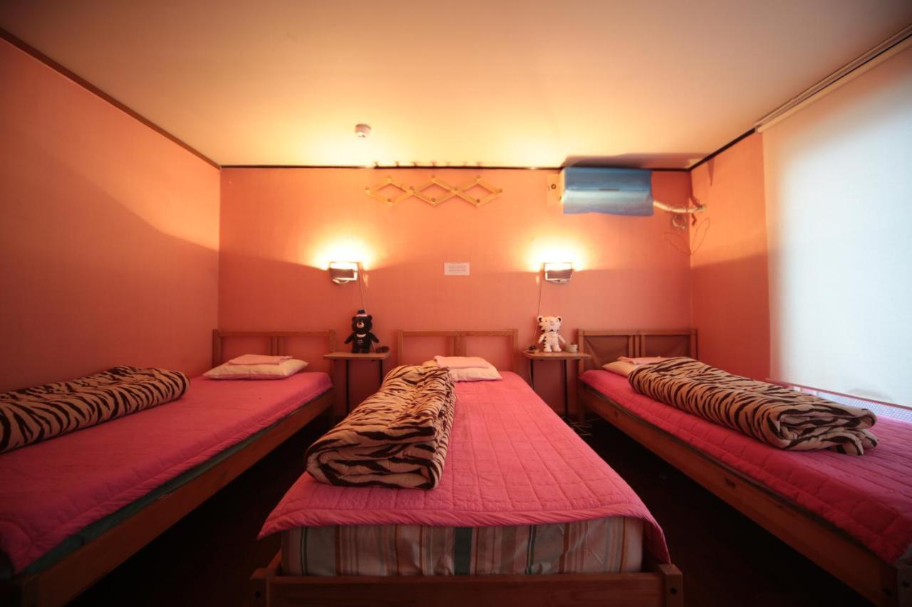 Comeinn Hongdae - Female Only